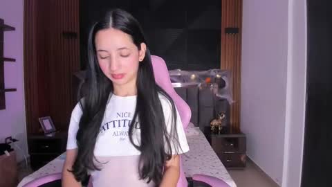Snapshot of summer_rouge chatting on 10.22.25 Summer Rouge online show from 10.22.25