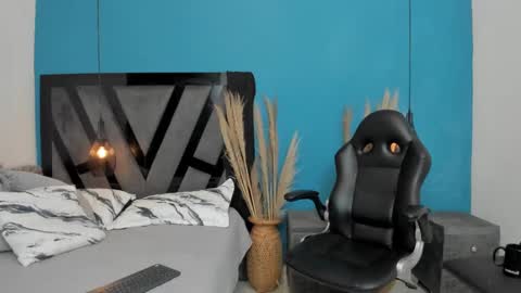 Snapshot of summerprints chatting on 01.17.25 Summer online show from 01.17.25