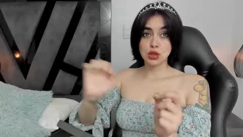 Snapshot of summerprints chatting on 02.22.25 Summer online show from 02.22.25