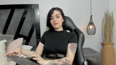 Snapshot of summerprints chatting on 03.05.25 Summer online show from 03.05.25