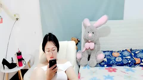 Snapshot of sun_yummy chatting on 01.06.25 Lucis online show from 01.06.25