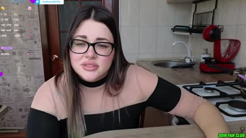 Snapshot of sunflower0907 chatting on 12.19.24 Tina. Im topless model online show from 12.19.24