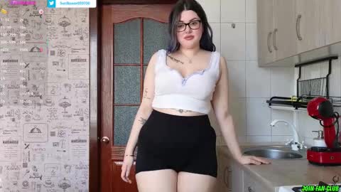 Snapshot of sunflower0907 chatting on 02.18.25 Tina. Im topless model online show from 02.18.25