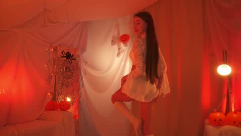 Snapshot of sunny_maria chatting on 10.24.25 Maria online show from 10.24.25