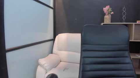 Snapshot of sunnypaytton chatting on 10.16.25 Sunny online show from 10.16.25