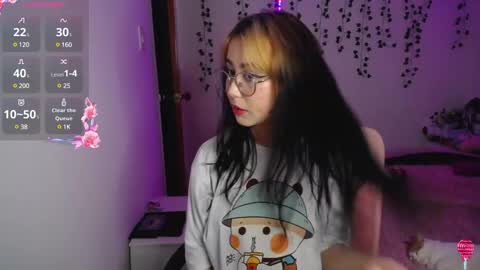 Snapshot of sunset_pienk chatting on 12.05.24 Sunset online show from 12.05.24