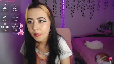 Snapshot of sunset_pienk chatting on 12.13.24 Sunset online show from 12.13.24