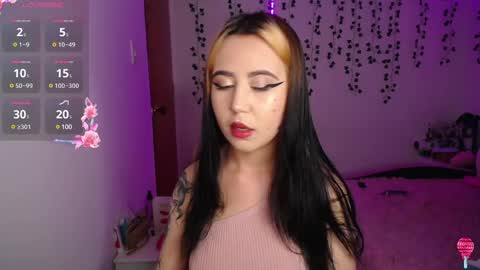 Snapshot of sunset_pienk chatting on 12.17.24 Sunset online show from 12.17.24