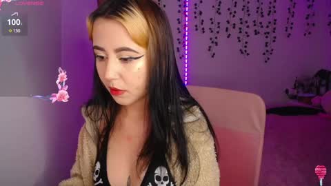 Snapshot of sunset_pienk chatting on 12.19.24 Sunset online show from 12.19.24