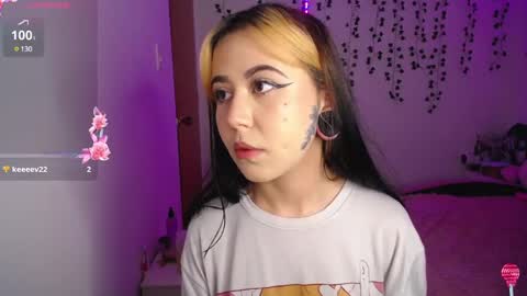 Snapshot of sunset_pienk chatting on 12.21.24 Sunset online show from 12.21.24