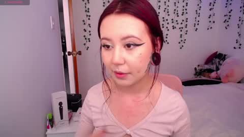 Snapshot of sunset_pienk chatting on 01.23.25 Sunset online show from 01.23.25