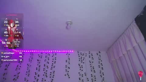 Snapshot of sunset_pienk chatting on 03.04.25 Sunset online show from 03.04.25