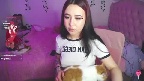 Snapshot of sunset_pienk chatting on 03.07.25 Sunset online show from 03.07.25