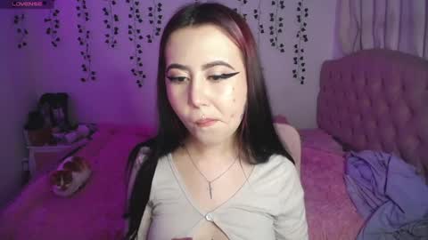 Snapshot of sunset_pienk chatting on 03.11.25 Sunset online show from 03.11.25