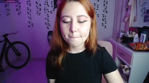 Snapshot of sunset_pienk chatting on 09.16.25 Sunset online show from 09.16.25