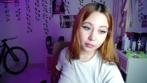 Snapshot of sunset_pienk chatting on 10.09.25 Sunset online show from 10.09.25