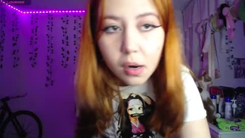 Snapshot of sunset_pienk chatting on 10.10.25 Sunset online show from 10.10.25