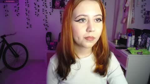 Snapshot of sunset_pienk chatting on 10.11.25 Sunset online show from 10.11.25