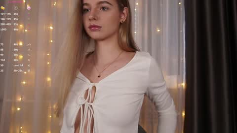 Snapshot of sunshine_diana_ chatting on 12.15.24 Di online show from 12.15.24