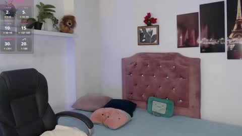 Snapshot of sunshine_gh1 chatting on 12.24.24 Sunshine online show from 12.24.24