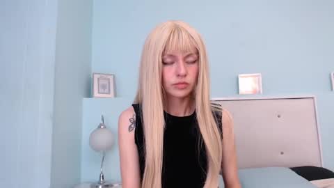 Snapshot of sunshine_gh1 chatting on 09.26.25 Sunshine online show from 09.26.25