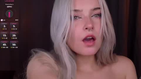 Snapshot of sunshinegirlx chatting on 09.28.25 Alice online show from 09.28.25