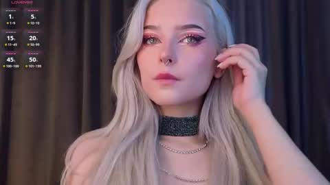 Snapshot of sunshinegirlx chatting on 10.15.25 Alice online show from 10.15.25