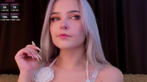 Snapshot of sunshinegirlx chatting on 10.19.25 Alice online show from 10.19.25