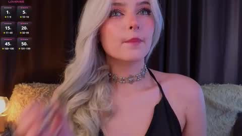 Snapshot of sunshinegirlx chatting on 10.30.25 Alice online show from 10.30.25