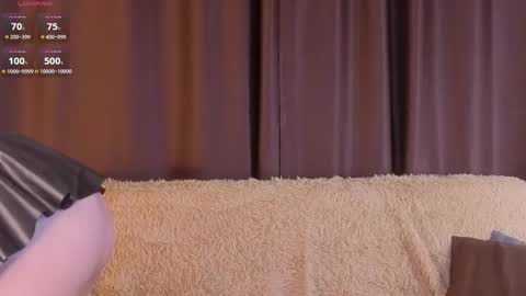 Snapshot of sunshinegirlx chatting on 11.10.25 Alice online show from 11.10.25