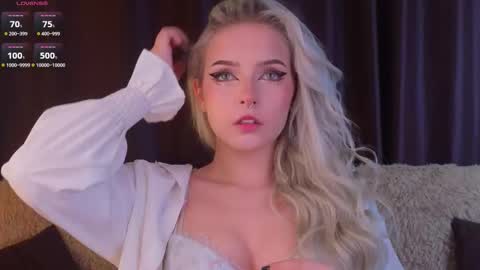 Snapshot of sunshinegirlx chatting on 11.17.25 Alice online show from 11.17.25