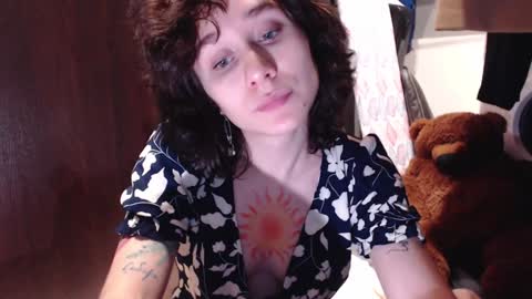 Snapshot of sunshinehella chatting on 12.10.24 Hella online show from 12.10.24