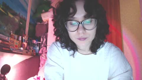 Snapshot of sunshinehella chatting on 12.27.24 Hella online show from 12.27.24