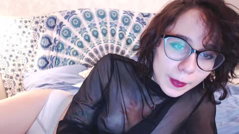 Snapshot of sunshinehella chatting on 01.10.25 Hella online show from 01.10.25