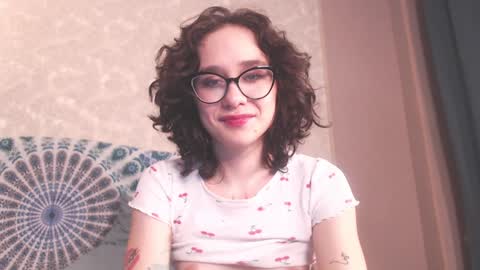 Snapshot of sunshinehella chatting on 01.24.25 Hella online show from 01.24.25