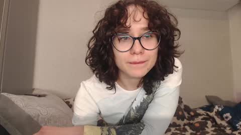 Snapshot of sunshinehella chatting on 01.25.25 Hella online show from 01.25.25