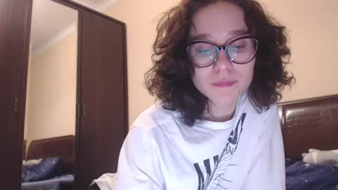 Snapshot of sunshinehella chatting on 01.27.25 Hella online show from 01.27.25