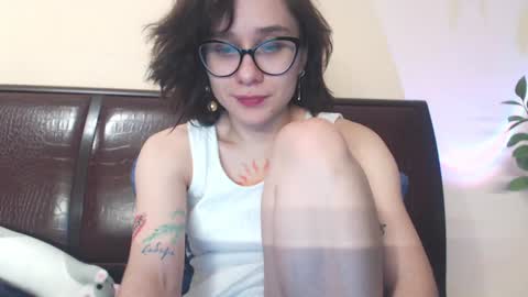 Snapshot of sunshinehella chatting on 01.31.25 Hella online show from 01.31.25