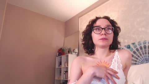 Snapshot of sunshinehella chatting on 02.06.25 Hella online show from 02.06.25