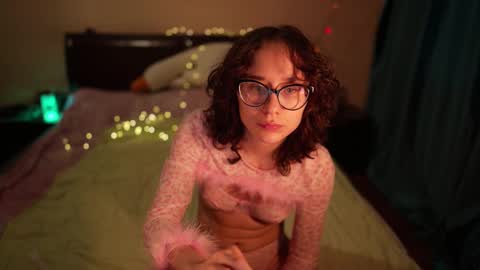 Snapshot of sunshinehella chatting on 02.22.25 Hella online show from 02.22.25