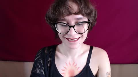 Snapshot of sunshinehella chatting on 10.16.25 Hella online show from 10.16.25