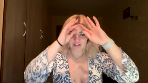 Snapshot of sunshinyflash chatting on 11.11.25 sunshinyflash online show from 11.11.25