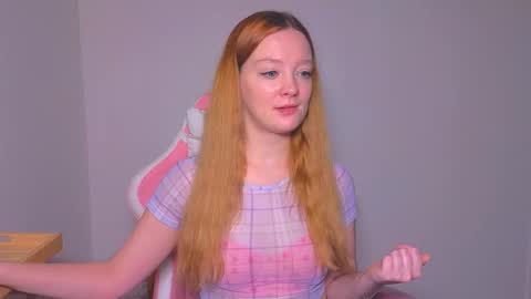 Snapshot of sunshunexxx chatting on 10.28.25 SunShuneXxX online show from 10.28.25