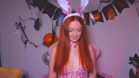 Snapshot of sunshunexxx chatting on 10.30.25 SunShuneXxX online show from 10.30.25