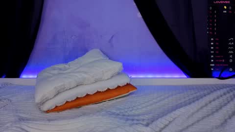 Milana Scarlett online show from 11.16.25