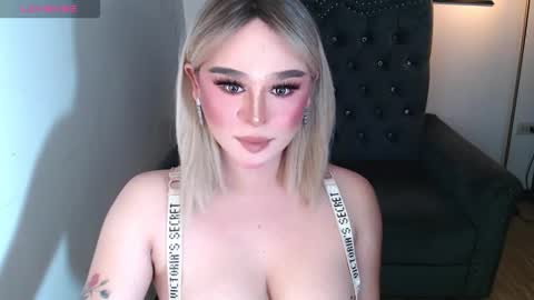 Snapshot of superh0tangelxx chatting on 11.03.25 CARMINA online show from 11.03.25