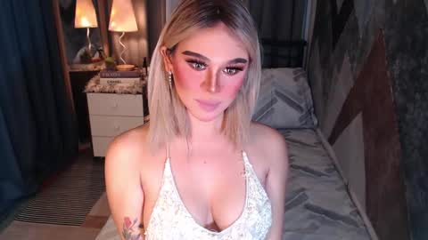 Snapshot of superh0tangelxx chatting on 02.12.26 CARMINA online show from 02.12.26