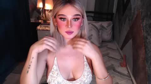 Snapshot of superh0tangelxx chatting on 02.25.26 CARMINA online show from 02.25.26