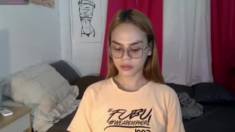 Snapshot of superhotvaleria chatting on 09.15.25 Im val online show from 09.15.25