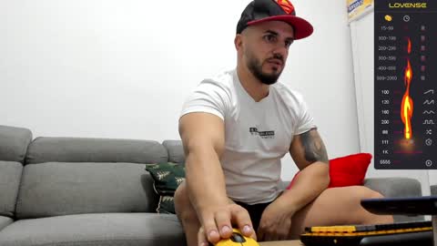 Snapshot of supermanboyxxl chatting on 12.28.24 supermanboyxxl online show from 12.28.24